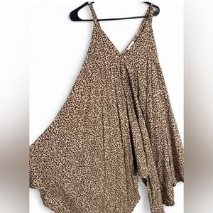 Japna Leopard Print V-Neck flowy jumpsuit